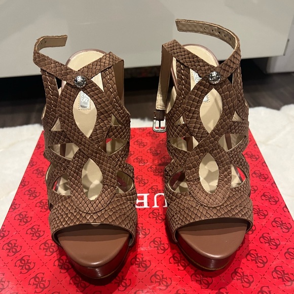 Brown STRAPPY platform by Guess. Kaesy size 7M. - Picture 2 of 5